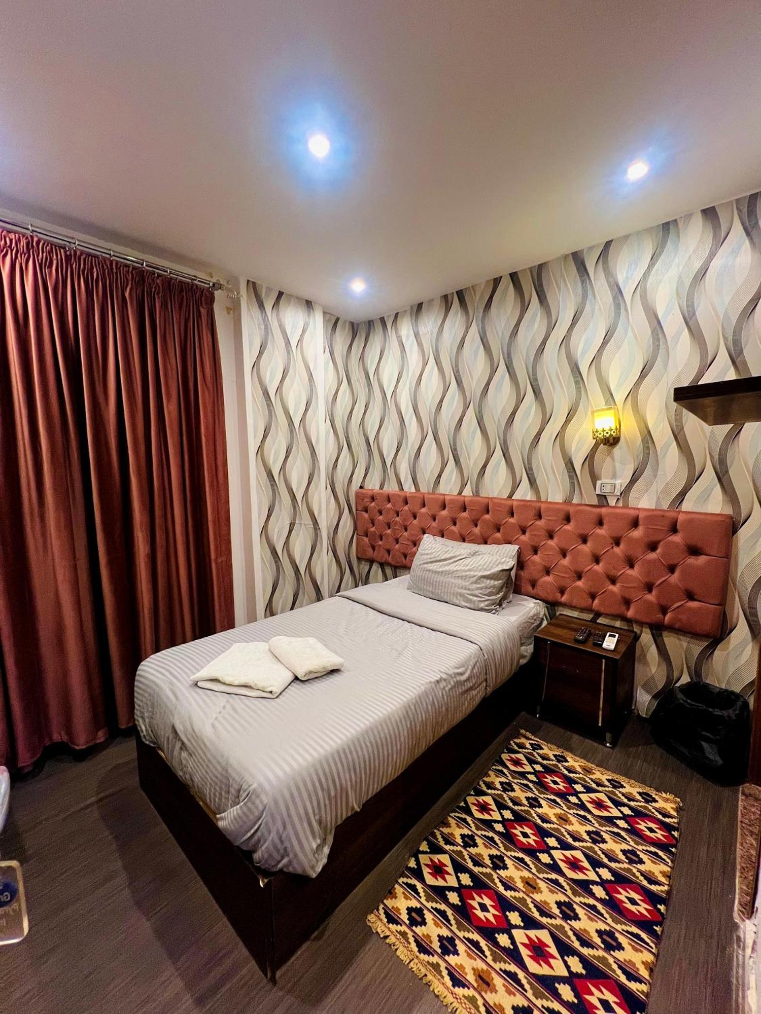 Grand Pyramids In Guest house