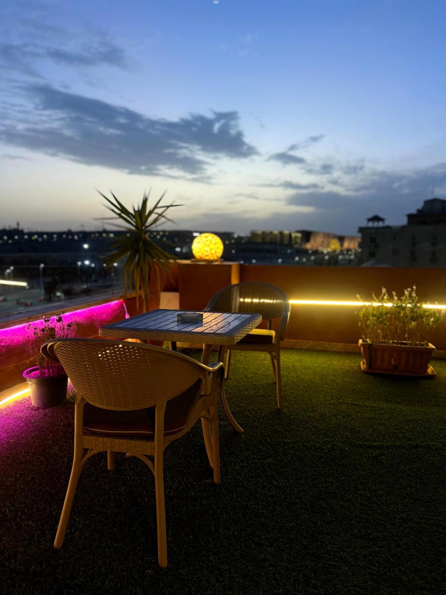 Grand Pyramids In