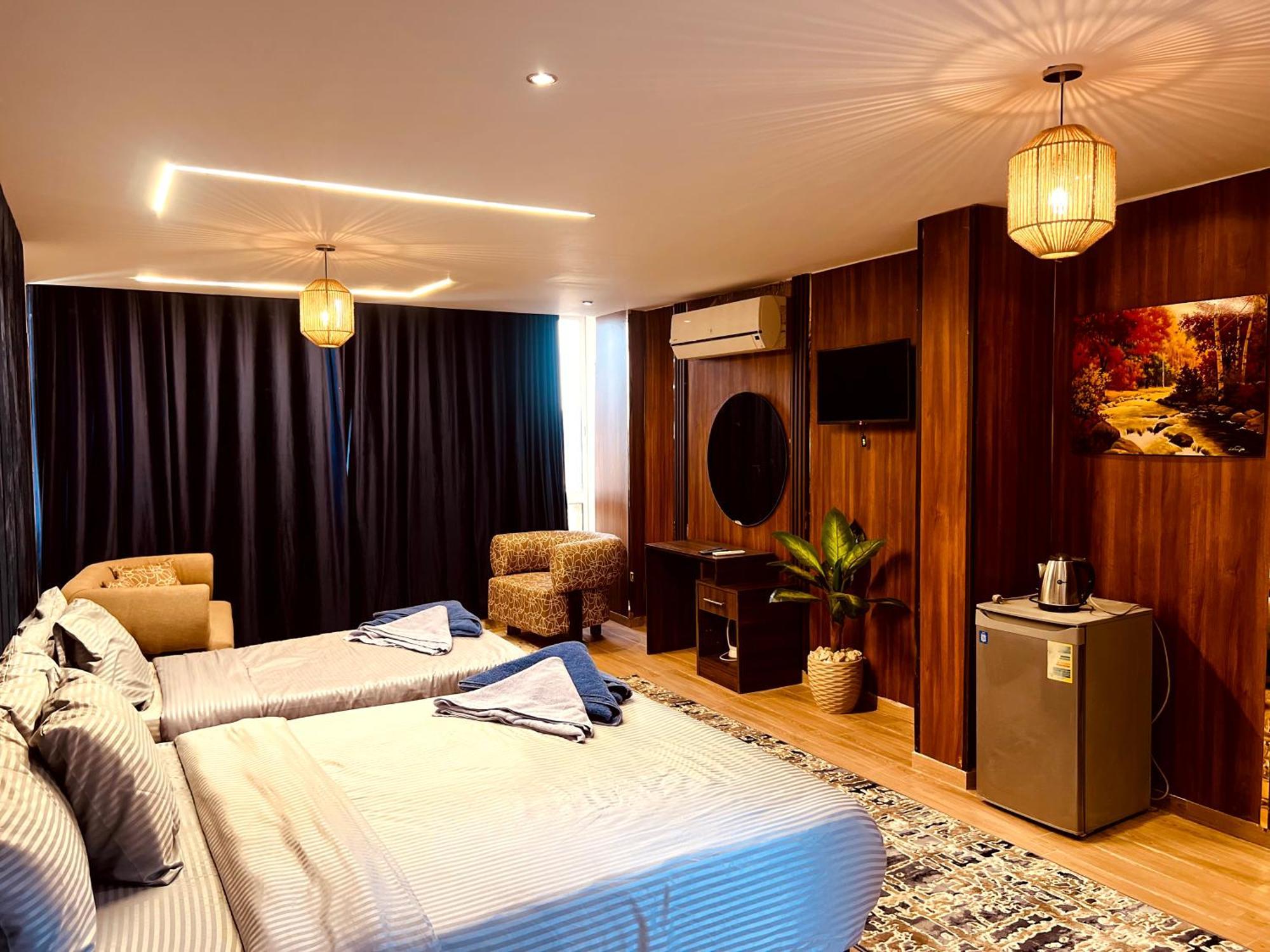 Grand Pyramids In Guest house *